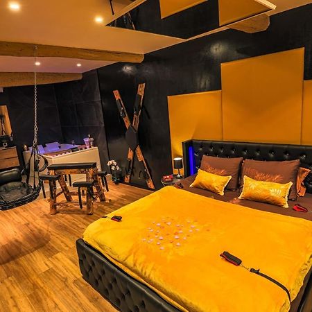 La Loveroom Bdsm Grassoise "La Chambre Des Desirs" Grasse Exteriör bild
