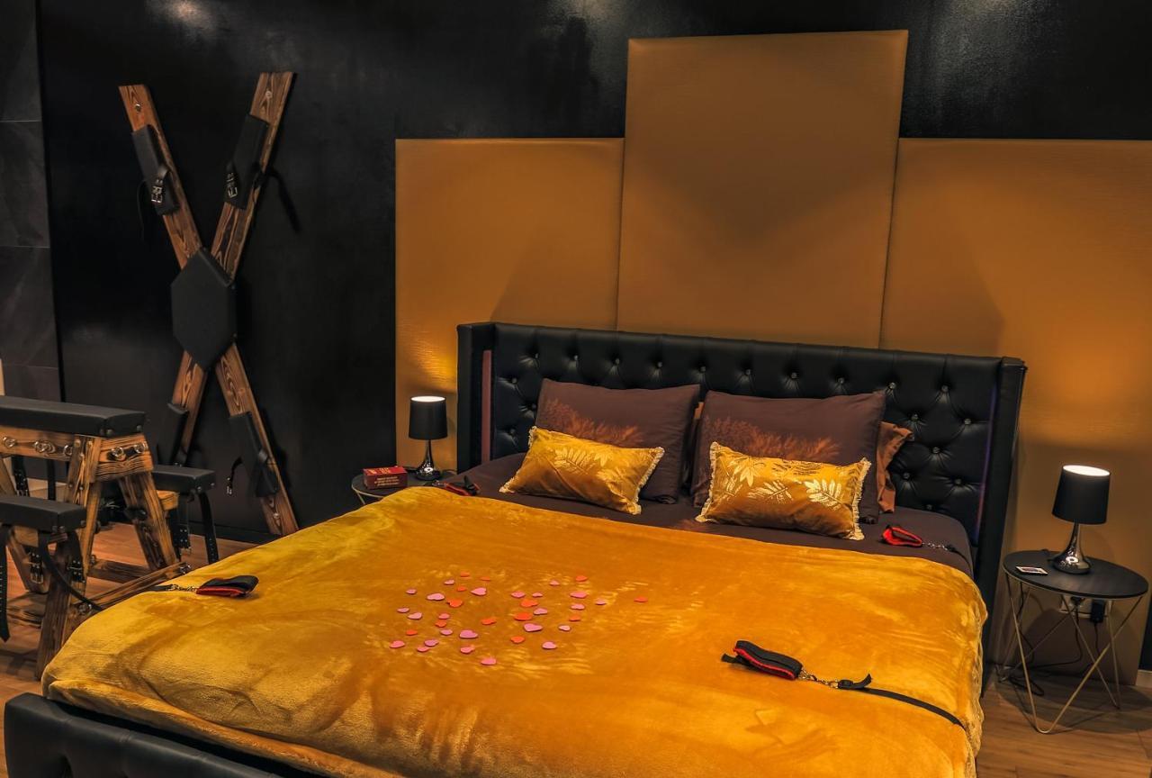 La Loveroom Bdsm Grassoise "La Chambre Des Desirs" Grasse Exteriör bild